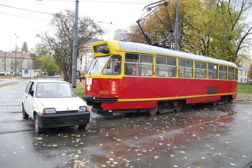 zderzenie, tramwaj, wypadek, auto, samochód,