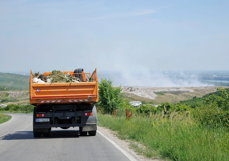 Kamioni i dalje pristižu na deponiju