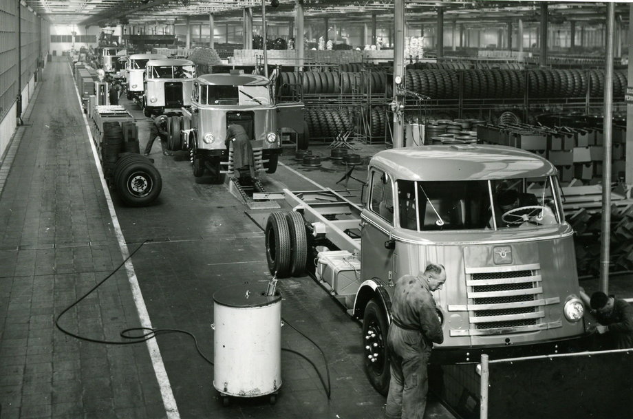 W 1955 r. wyprodukowano 10-tysięczną ciężarówkę. 