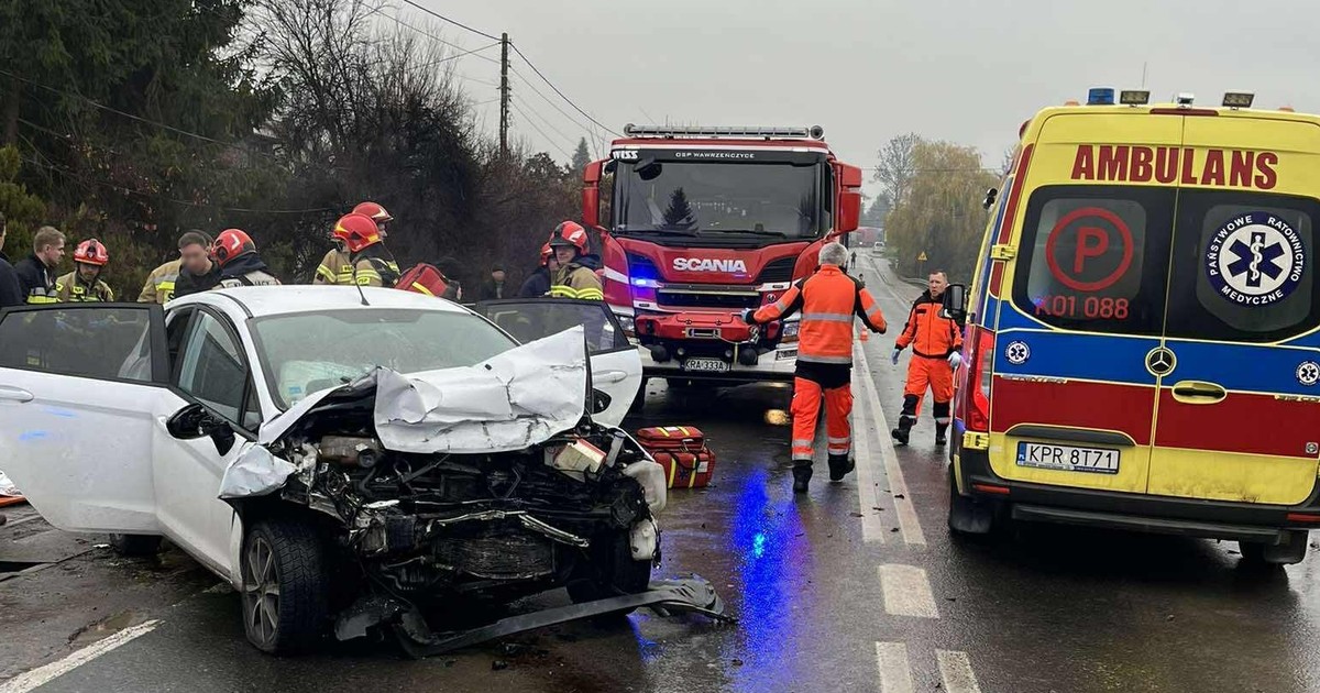 Dramat na drodze w Wawrzeńczycach. Potężna czołówka, ranne dzieci