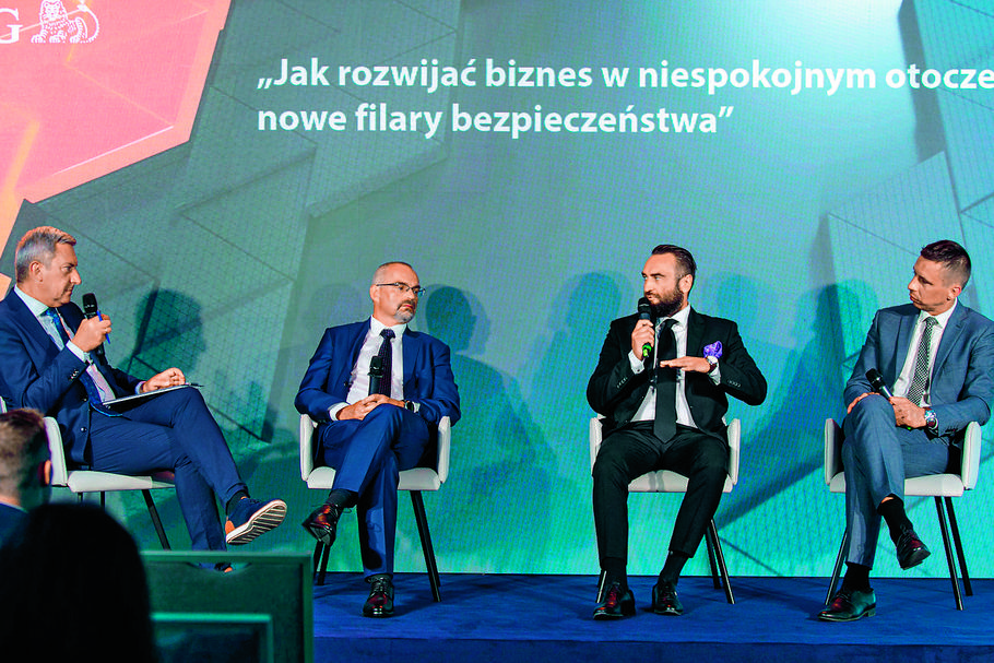 Jak prowadzić biznes w niepewnych czasach, zastanawiają się (od lewej): Paweł Zielewski, redaktor naczelny „Forbes” Polska, Robert Zatorski, dyrektor regionalny ds. korporacyjnych Region Szczecin, ING Bank Śląski, Robert Kremser, business development director, Dun & Bradstreet Poland, oraz Radosław Hec, dyrektor zarządzający TM Toy.