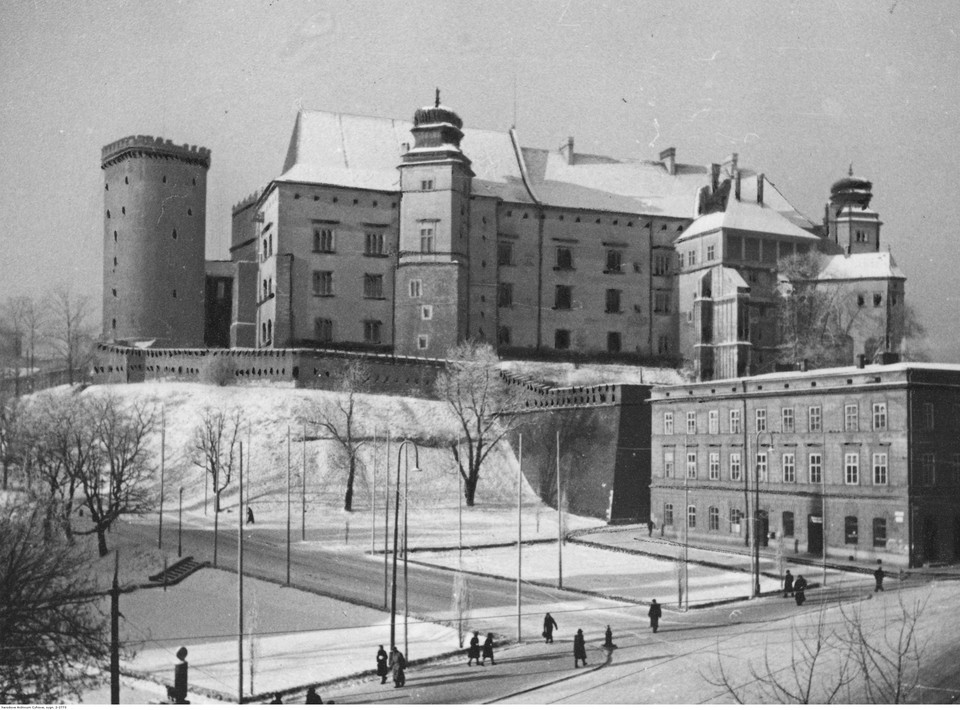 Zamek Królewski na Wawelu - widok od strony placu Bernardyńskiego (1940)