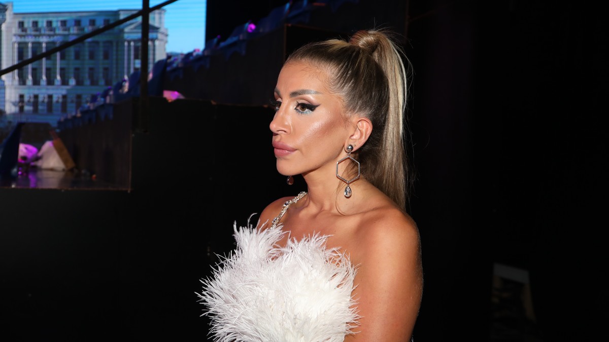 VESNA RIVAS DOBILA SPOR PROTIV DALILE: Dugovi je čekaju u Srbiji, a ona uživa u luksuzu u Americi sa automobilom od 80.000 evra