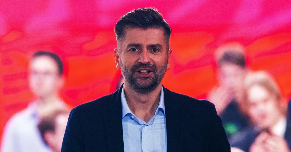 Krzysztof Śmiszek opowiedział o chorobie. "Atakuje moje kości, wraca i się nasila"