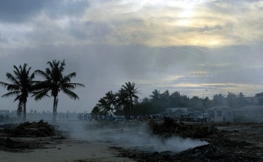 INDIA-ASIA-QUAKE-TSUNAMI-VILLAGE-BURN