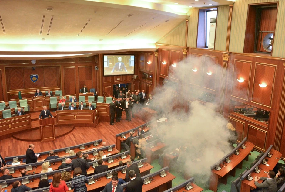 Suzavac u kosovskom parlamentu