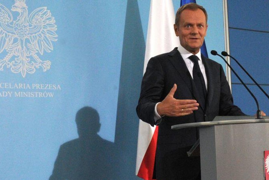 Donald Tusk jakby uśmiechnięty