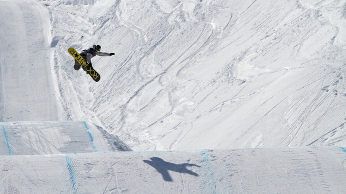 Jeden z najsłynniejszych brytyjskich snowboardzistów Nelson Pratt popełnił samobójstwo. Przez lata był jednym z najlepszych zawodników na świecie. W tym roku trenował snowboardzistów brytyjskiej drużyny olimpijskiej.