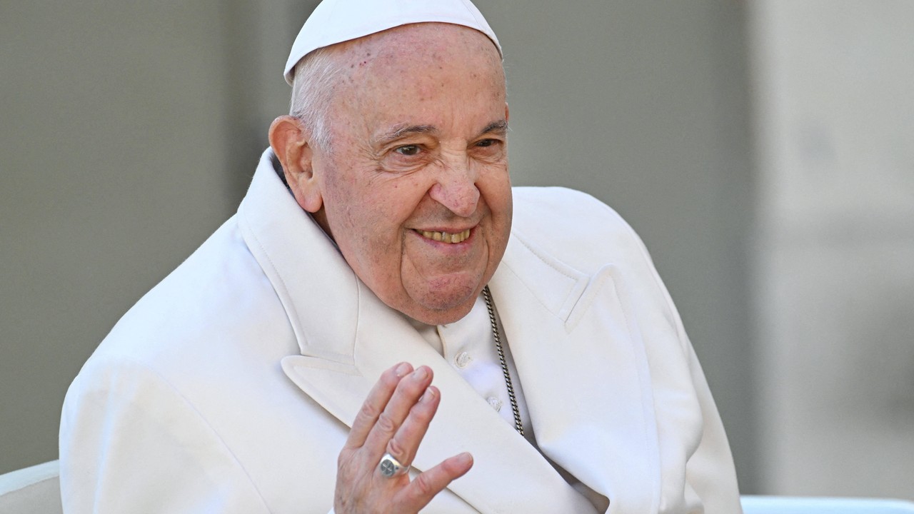 Co dzieje się z pierścieniem papieża po jego śmierci?