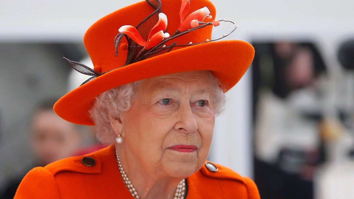 Z powodu epidemii koronawirusa brytyjska królowa Elżbieta II musiała zrezygnować z osobistego wręczania w Wielki Czwartek starszym osobom symbolicznej jałmużny, czyli Moundy Money, i zamiast tego wysłać ją pocztą. To pierwszy raz w historii.