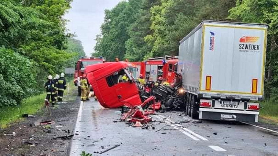 Wypadek dwóch ciężarówek