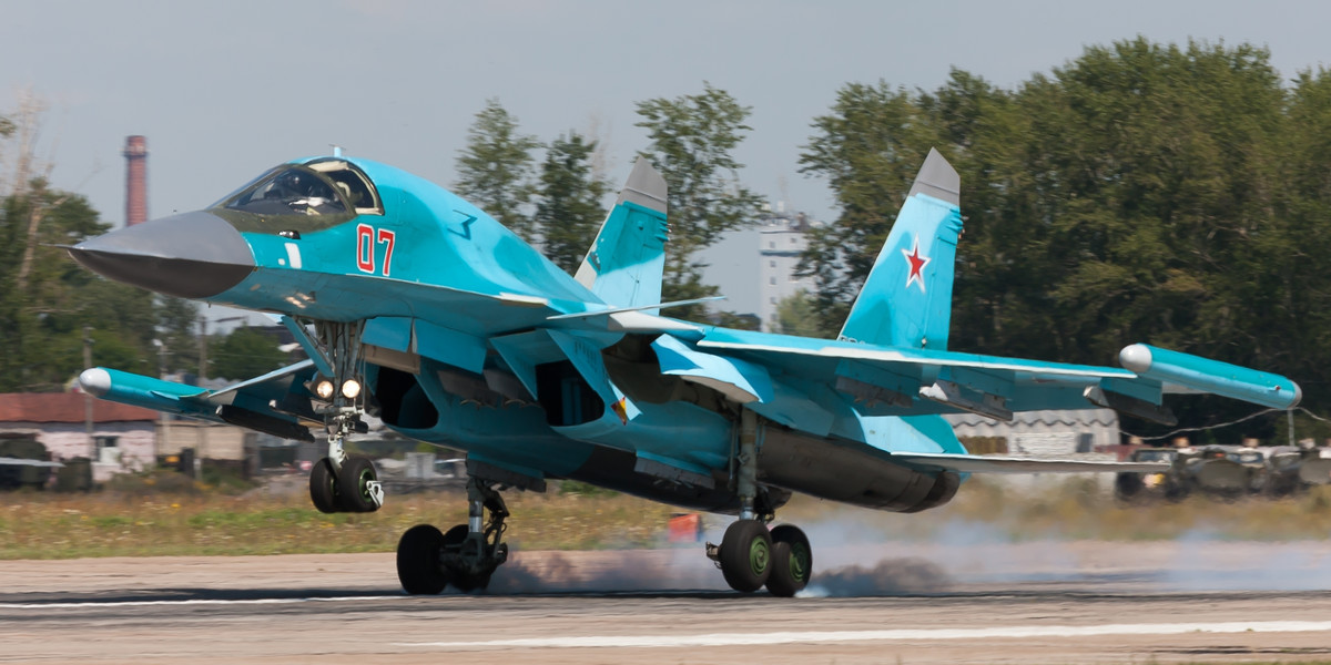 Rosyjski samolot myśliwsko-bombowy (zdjęcie ilustracyjne)