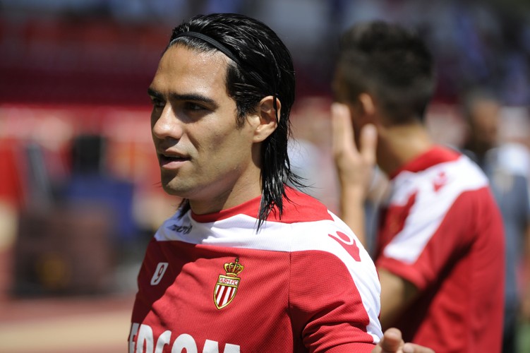 <b>Falcao</b>
<br>
<br><b>Napastnik</b>
<br><b>60 000 000 euro<b/>
<br><b>Atletico Madryt (Hiszpania) -> AS Monaco (Francja)</b>