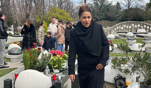 Mina Kostić na pomenu Džeju