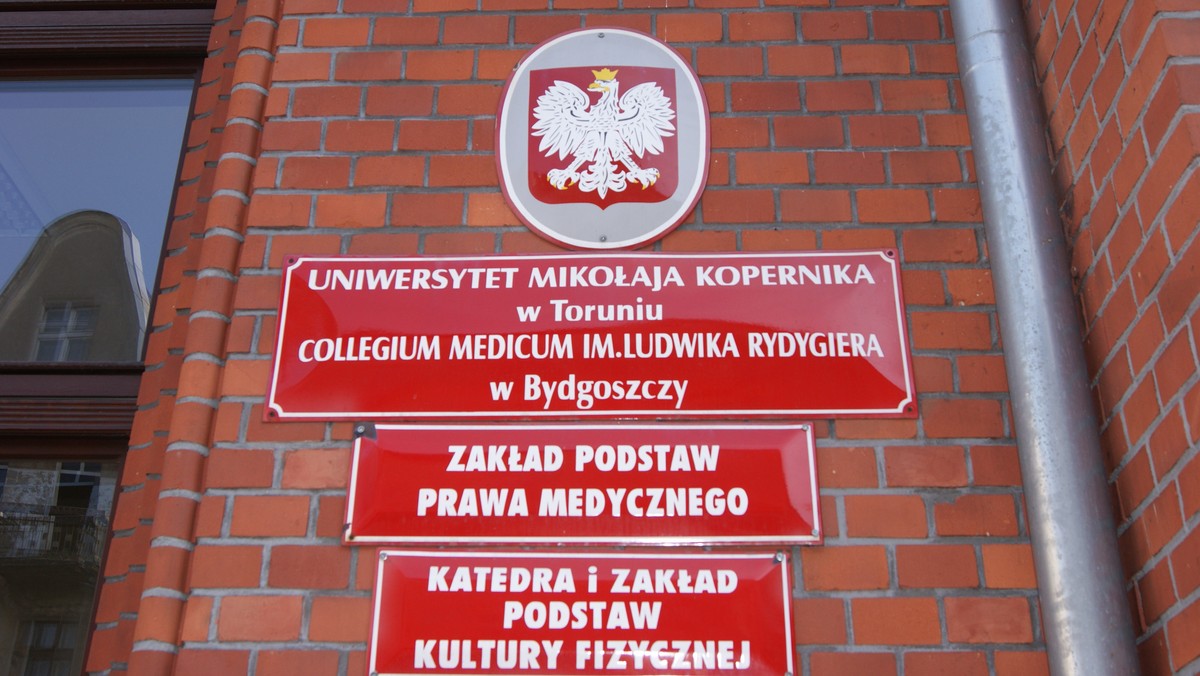 Temat obywatelskiej inicjatywy utworzenia w Bydgoszczy uniwersytetu medycznego zostanie poruszony na najbliższym posiedzeniu komisji sejmowej. W tej sprawie dyskutowali już parlamentarzyści i radni wojewódzcy na spotkaniu z prezydentem miasta. Ustalili, że postarają się o nowy atrybut, który pomoże im przekonać komisję.