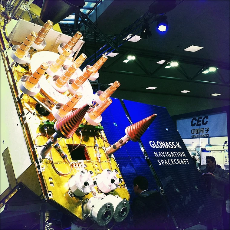 Model satelity Glonass-K prezentowany na targach CeBit w 2011 r.