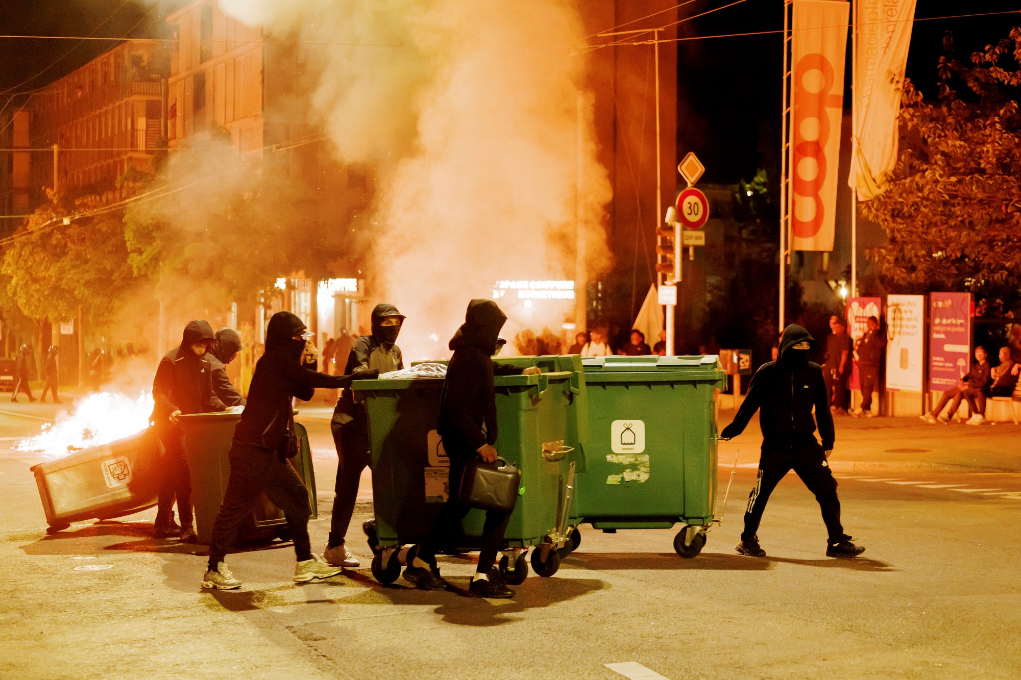 Smrť mladíka na mopede vyvolala v Lausanne násilné protesty.