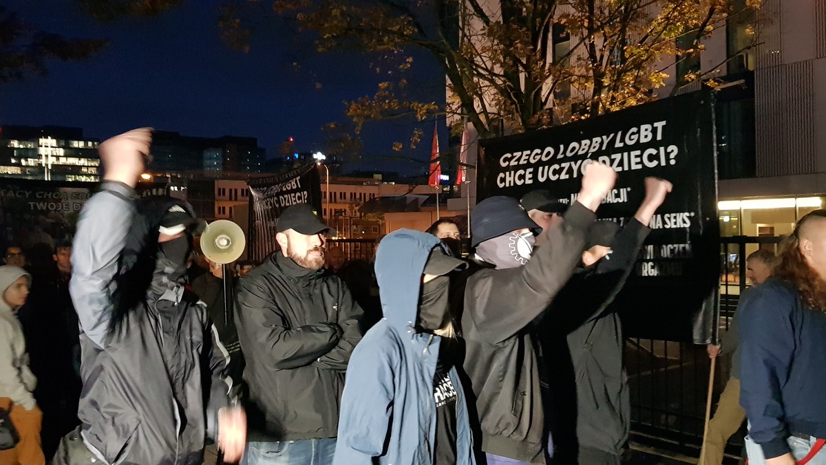 Gdańsk. Dwie manifestacje pod uniwersytetem