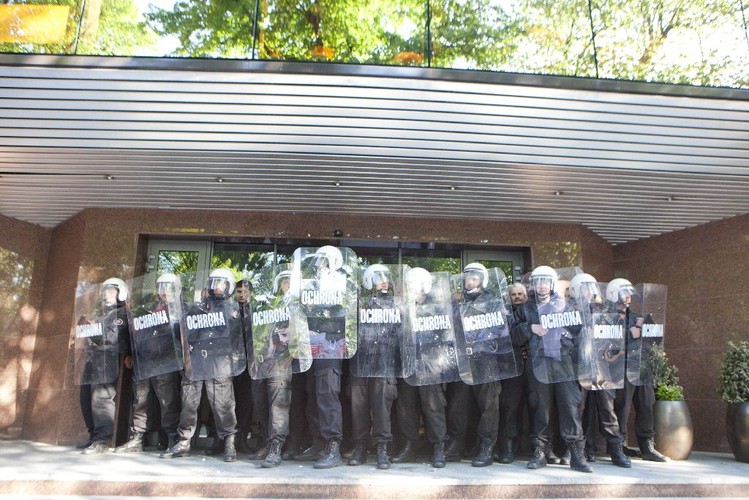 Manifestacja związkowców pod siedzibą KGHM w Lublinie