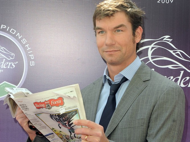 Jerry O'Connell kojarzony jest głównie z rolą Quinna Mallory'ego w 'Sliders: Piąty wymiar'. Jego dziadek Charles S. Witkowski był wpływowym politykiem