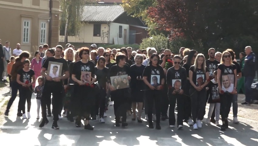 Porodice i prijatelji nastradalih u nezapamćenom masakru na Cetinju