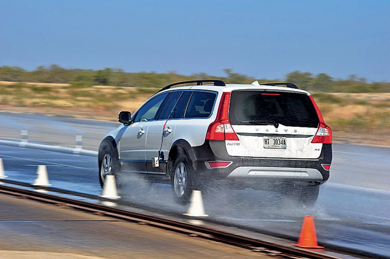 Test opon letnich 215/65 R 16: przejechać bezpiecznie przez lato