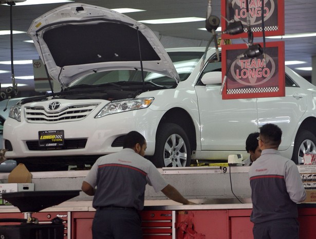 Toyota wzywa do warsztatów prawie 1,7 mln samochodów na całym świecie z powodu usterek.