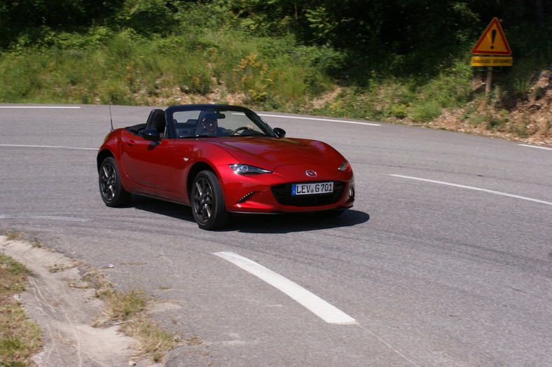 Mazda MX5 test, wygląd, silniki, wyposażenie. Ile