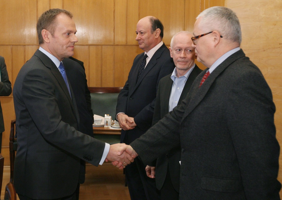 Donald Tusk i Adam Glapiński w 2010 roku