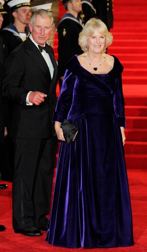 Książę Karol i Kamila, księżna Kornwalii na premierze 'Skyfall'