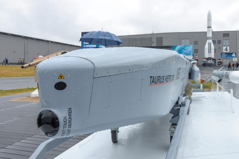 Pocisk manewrujący Taurus KEPD 350 na wystawie ILA Berlin Air Show 2016, Niemcy, 1 czerwca 2016 r
