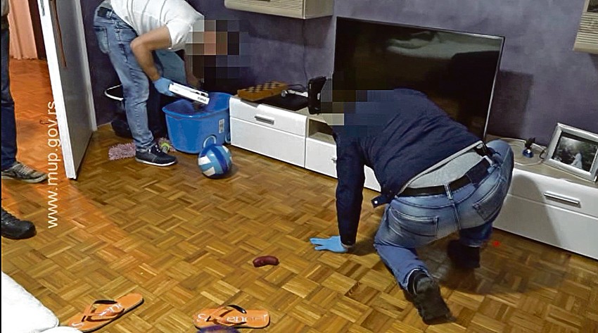 Osim dilovanja i uzgajanja marihuane, grupa je i transportovala robu za druge klanove