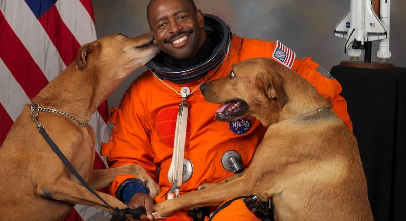 leland melvin astronaut dogs kissing nasa