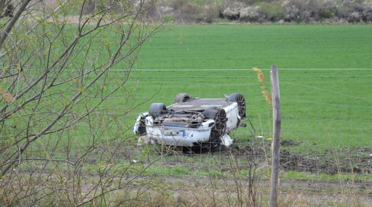 Felborult a luxusautó Zagyvaszántónál, a sofőr meghalt / Fotó: police.hu