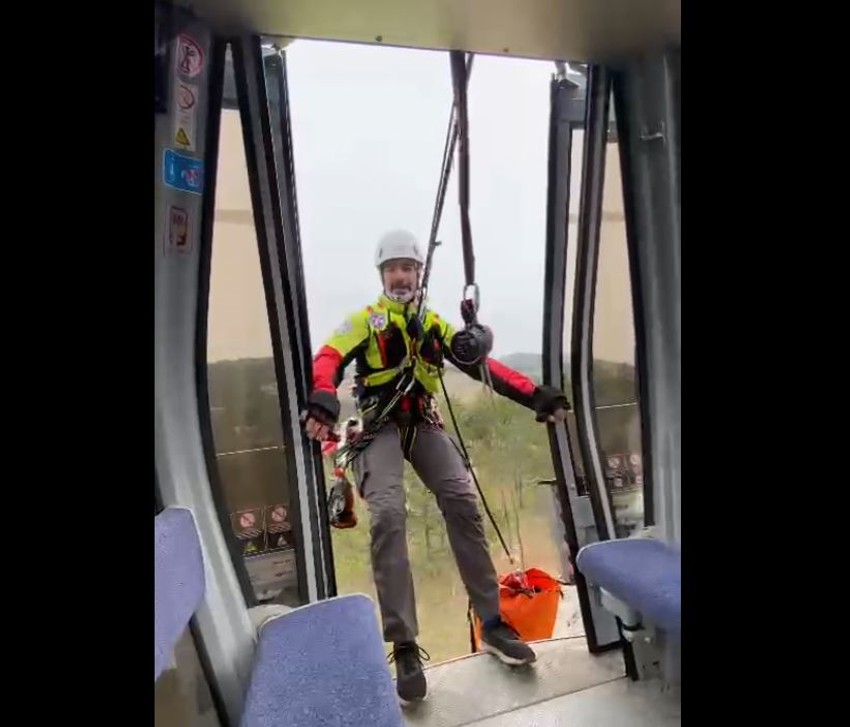 Ulazak spasioca GSS-a u gondolu