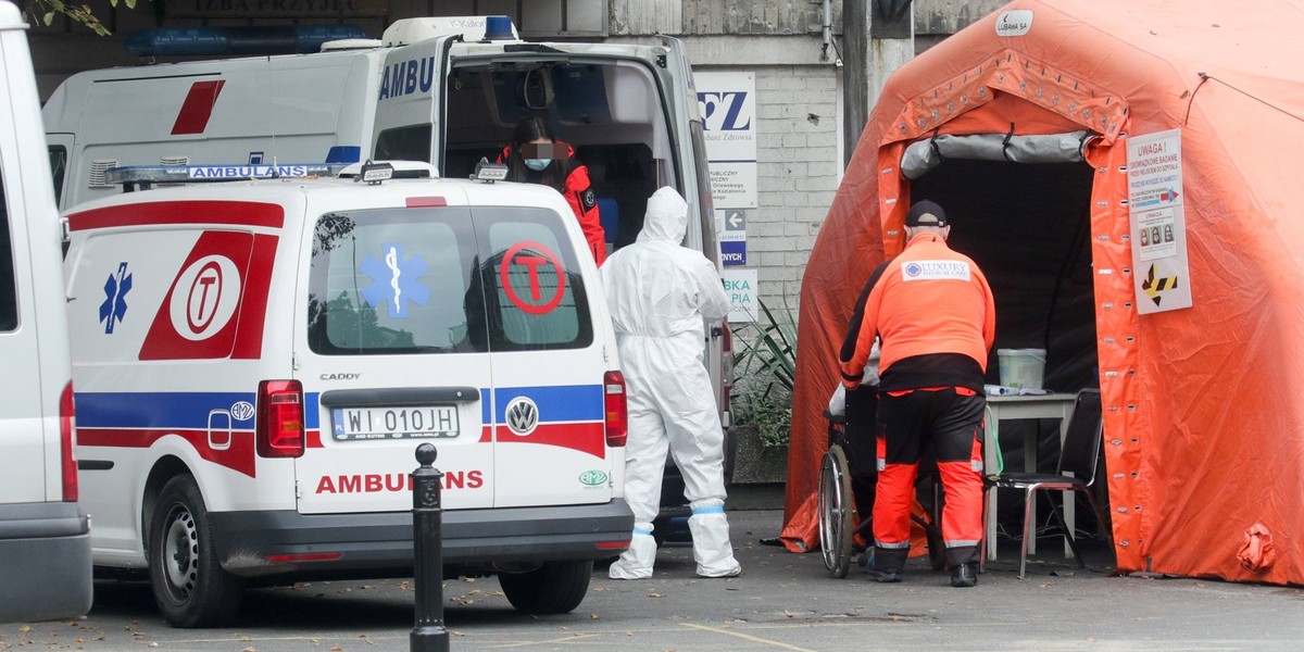 Pacjentka czekała 12 godzin na przyjęcie do szpitala. Padły niecenzuralne słowa. Dyrekcja komentuje