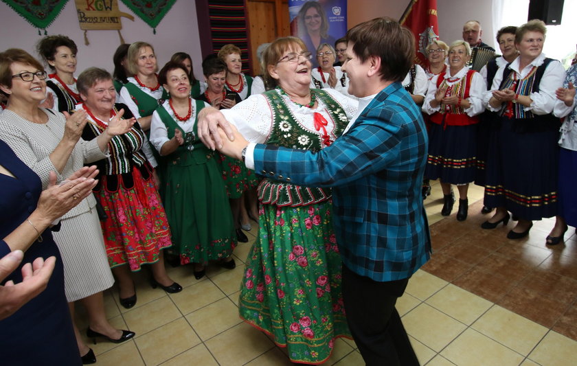 Gospodyni porwała do tańca Beatę Szydło