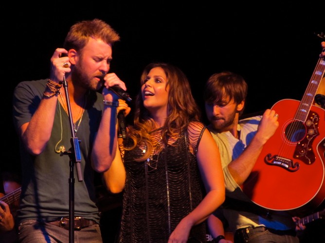 9. Lady Antebellum - 'Own the Night' - 908 000