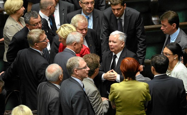 Jarosław Kaczyński i posłowie PiS w Sejmie