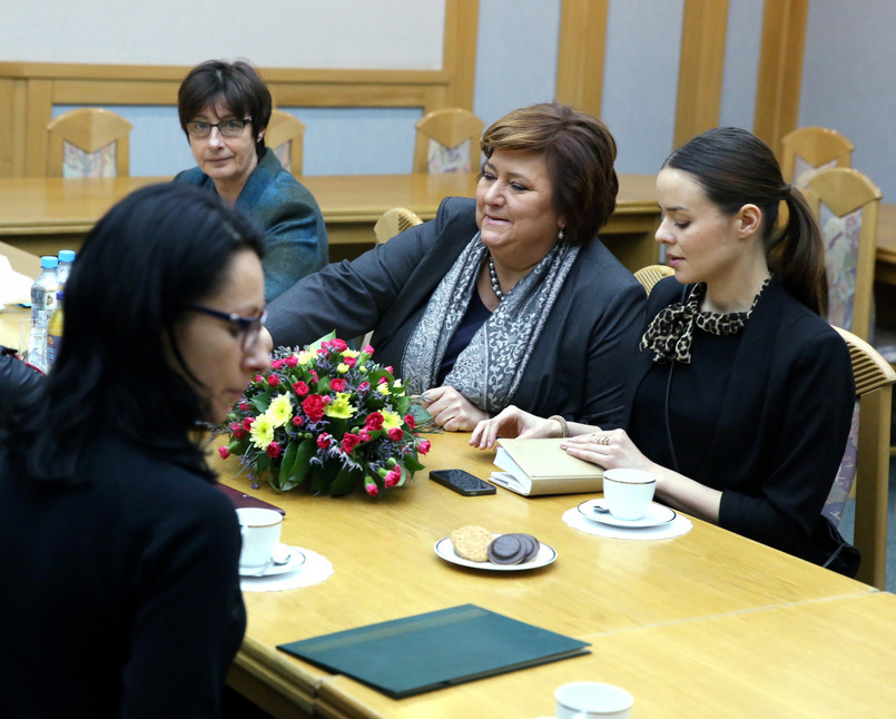 Minister Irena Wóycicka z Kancelarii Prezydenta dodała, że rozumie trudną sytuację górników. Mogą oni liczyć na wsparcie od żony prezydenta. Obie strony rozmów zgodziły się bowiem, że decyzyjnym organem w tej kwestii jest rząd i to z nim należy negocjować.