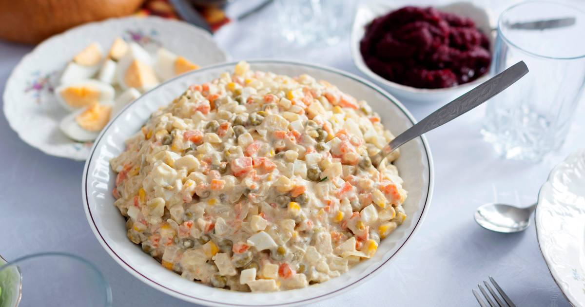 Od dekad popełniamy ten błąd z sałatką. Przez to traci kremowość