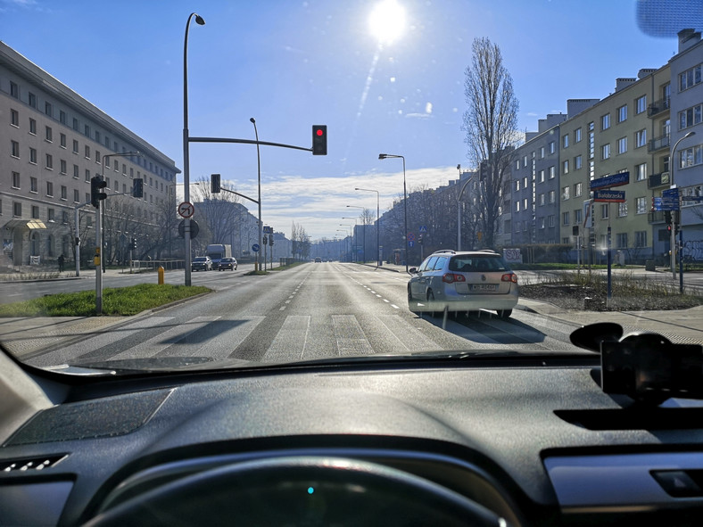 Centrum Warszawy tuż po godzinie 8 rano w dzień roboczy