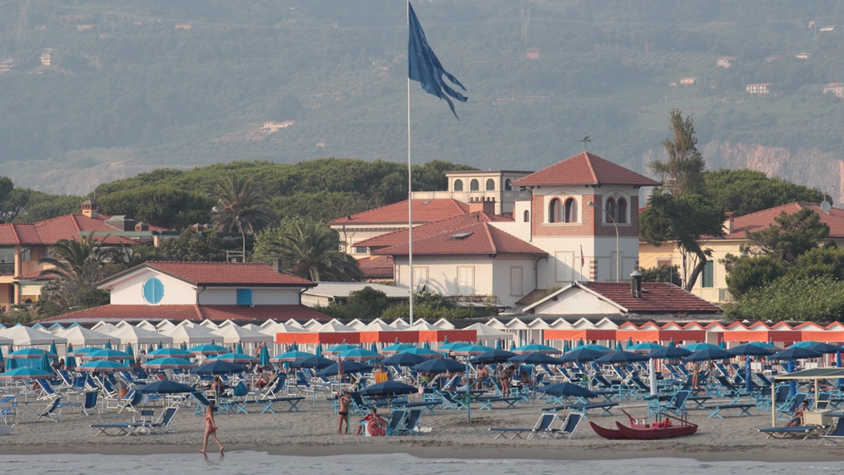 Sponsorowane bezpieczeństwo i spokój - to inicjatywa w nadmorskiej miejscowości Forte dei Marmi we Włoszech. Mieszkańcy, właściciele sklepów, hoteli i restauracji zebrali około 170 tysięcy euro, by władze zatrudniły dwudziestu dodatkowych strażników miejskich.