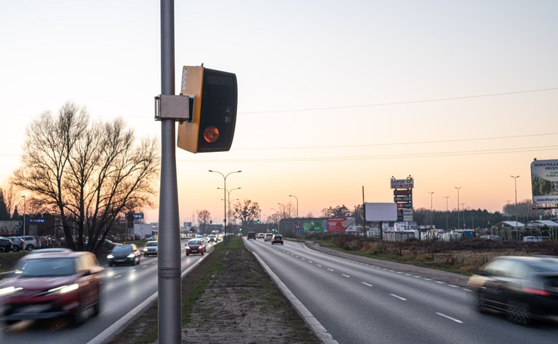 Fotoradar TraffiStar SR390 na Al. Jerozolimskich w Warszawie