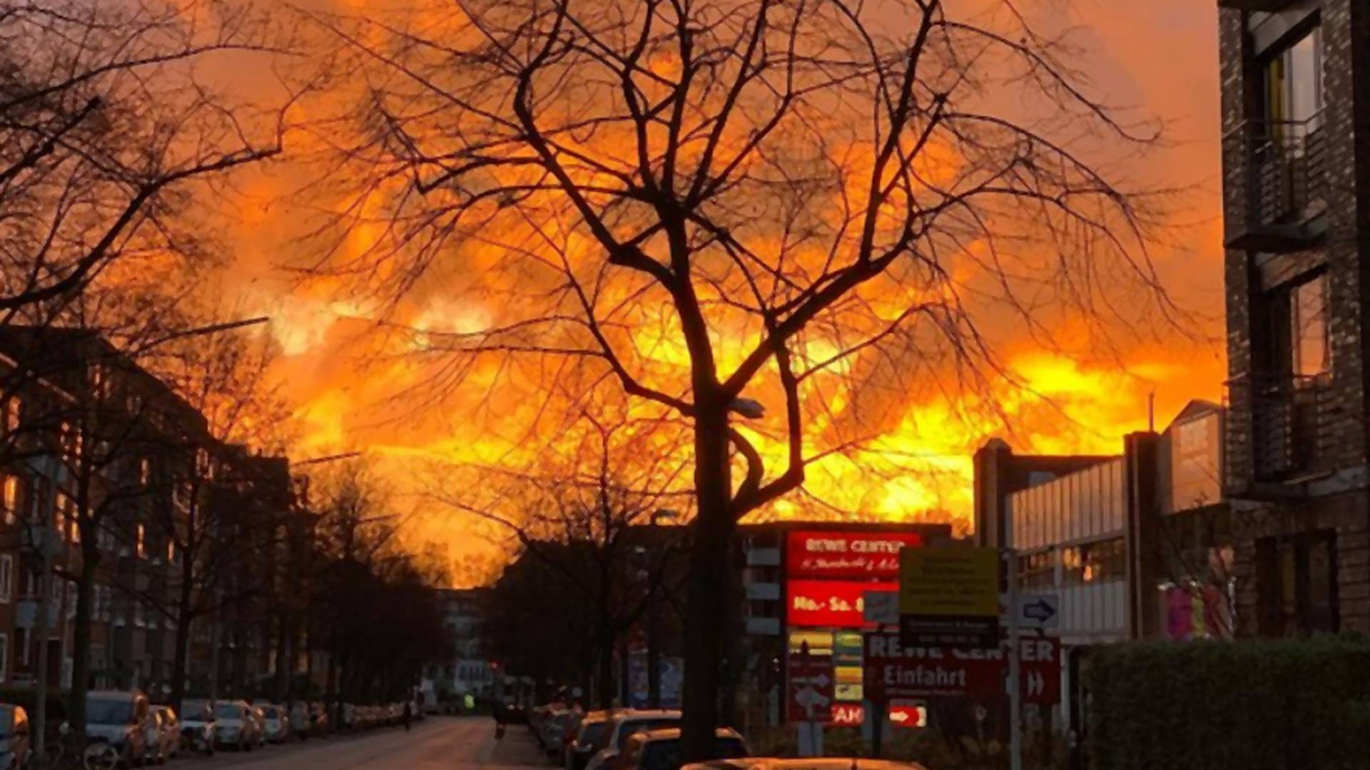 Olyan durva volt a naplemente Németországban, hogy egy férfi kihívta a tűzoltókat, mert azt hitte tűz van