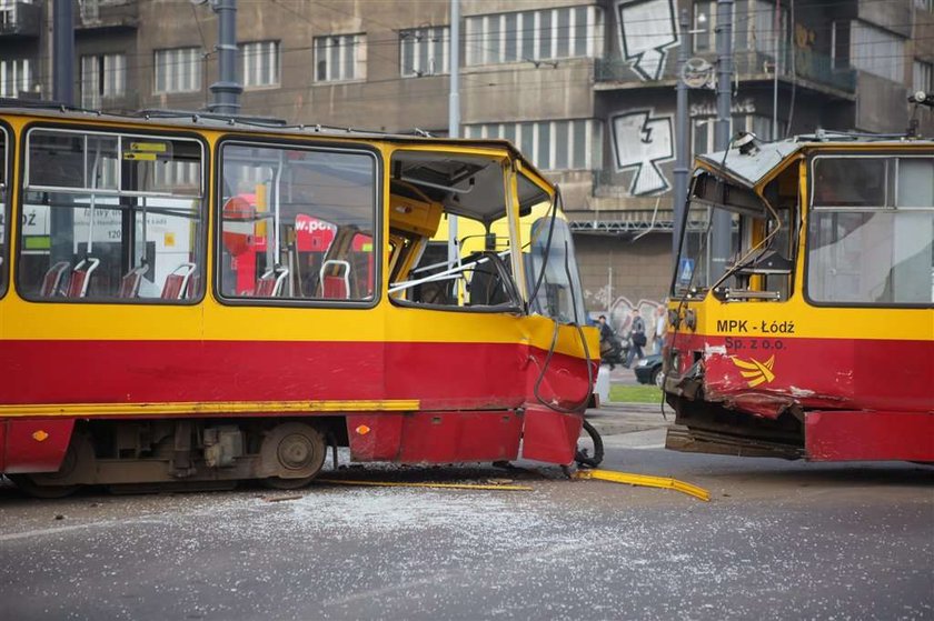 Wypadek tramwajowy. Motorniczy nie żyje. 11 osób rannych