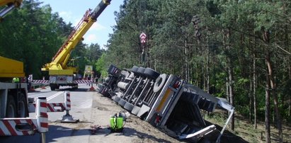 TIR wpadł do rowu! Zginęło 120 świnek!