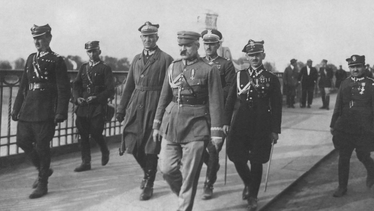 Marszałek Józef Piłsudski w drodze na spotkanie z prezydentem Stanisławem Wojciechowskim