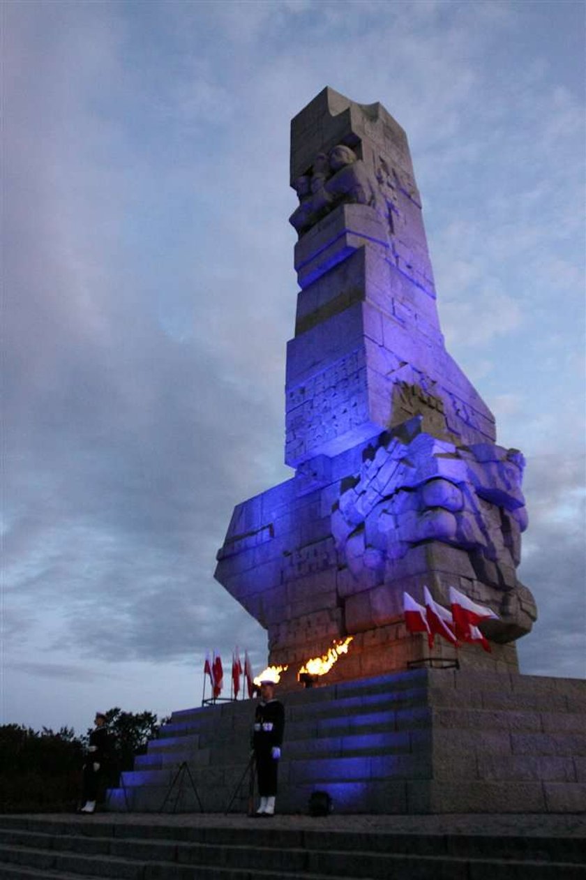 Westerplatte broni się nadal! Tusk tam był! FOTO