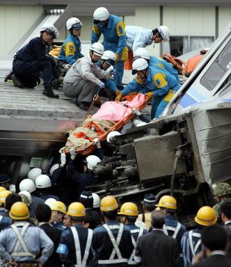 Katastrofa kolejowa w Japonii / 28.jpg